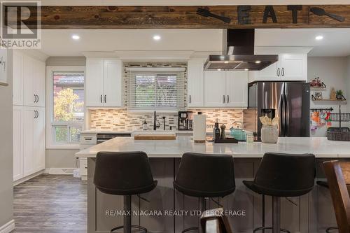 5674 Hillcrest Crescent, Niagara Falls (Church'S Lane), ON - Indoor Photo Showing Kitchen With Upgraded Kitchen