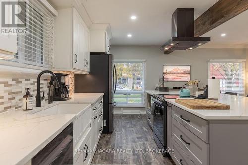 5674 Hillcrest Crescent, Niagara Falls (Church'S Lane), ON - Indoor Photo Showing Kitchen