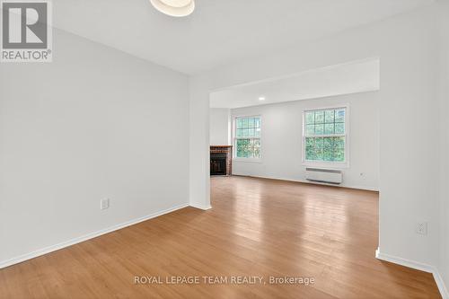 9 Moorside Private, Ottawa, ON - Indoor Photo Showing Other Room