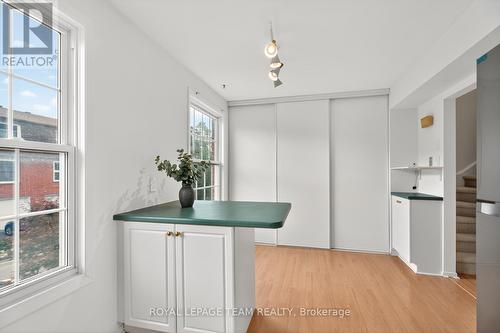 9 Moorside Private, Ottawa, ON - Indoor