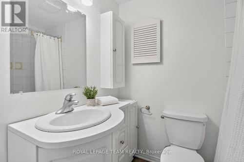 9 Moorside Private, Ottawa, ON - Indoor Photo Showing Bathroom