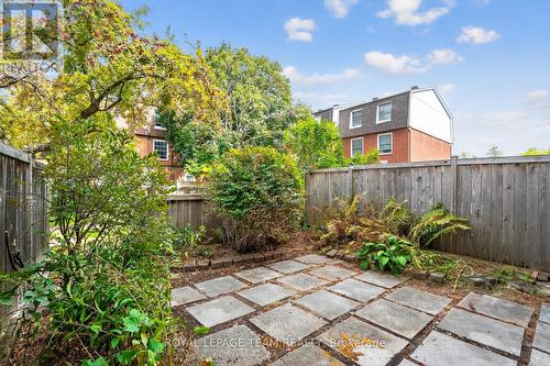 9 Moorside Private, Ottawa, ON - Outdoor