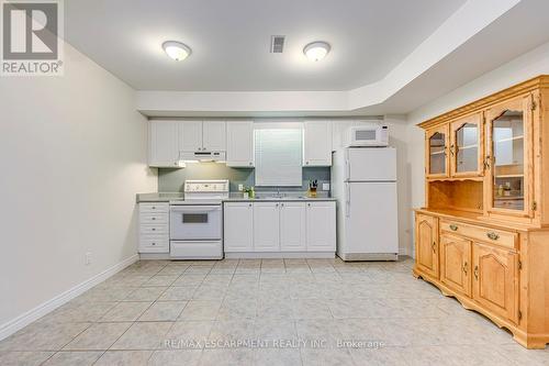 42 Creanona Boulevard, Hamilton, ON - Indoor Photo Showing Kitchen