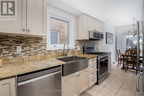 179 Warwick Crescent, Newmarket, ON - Indoor Photo Showing Kitchen With Stainless Steel Kitchen With Upgraded Kitchen