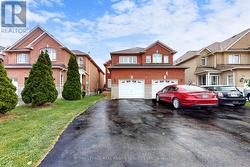908 STONEBRIDGE AVENUE  Mississauga, ON L5V 2L5
