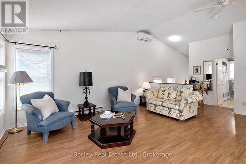 131 - 150 Victoria Street S, Blue Mountains, ON - Indoor Photo Showing Living Room