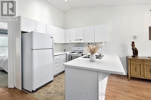 131 - 150 Victoria Street S, Blue Mountains, ON - Indoor Photo Showing Kitchen