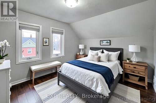 101 Sherman Avenue N, Hamilton, ON - Indoor Photo Showing Bedroom