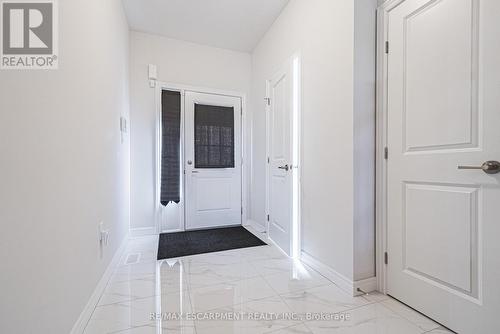 21 Zoe Lane, Hamilton, ON - Indoor Photo Showing Other Room
