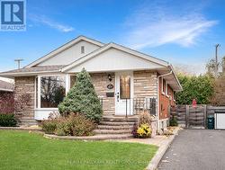 2077 LEMAY CRESCENT  Ottawa, ON K1G 2X5