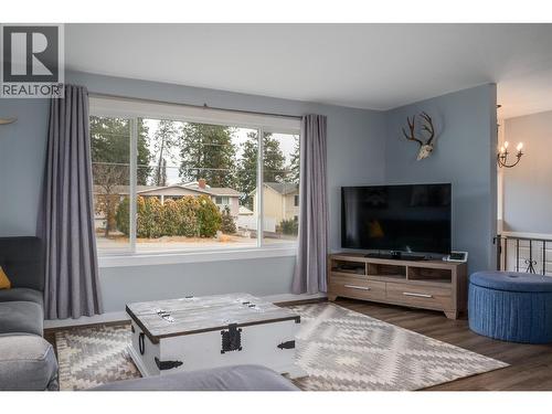 3278 Webber Road, West Kelowna, BC - Indoor Photo Showing Living Room