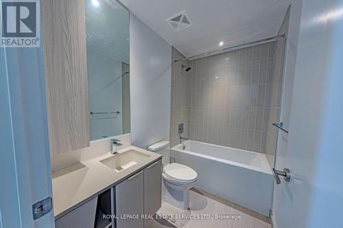 4203 - 3900 Confederation Parkway, Mississauga, ON - Indoor Photo Showing Bathroom