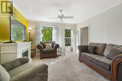 Living room with Fireplace - 