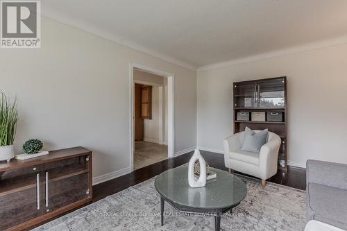 407 Murray Street, Grimsby, ON - Indoor Photo Showing Living Room