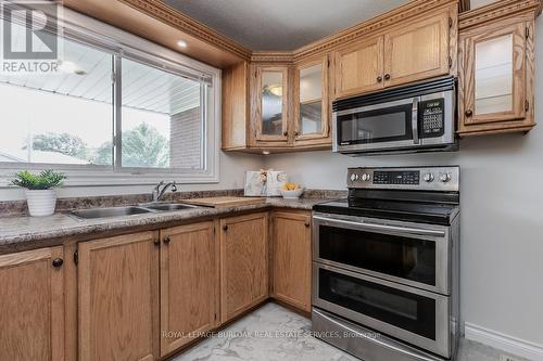 407 Murray Street, Grimsby, ON - Indoor Photo Showing Kitchen With Double Sink