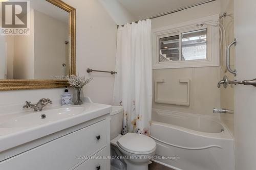 407 Murray Street, Grimsby, ON - Indoor Photo Showing Bathroom