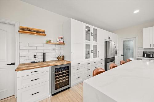 619 Denali Court, Kelowna, BC - Indoor Photo Showing Kitchen