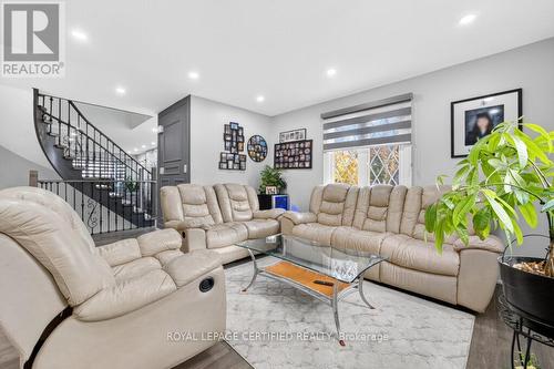 4174 Trellis Crescent, Mississauga, ON - Indoor Photo Showing Living Room