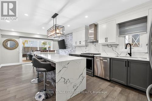 4174 Trellis Crescent, Mississauga, ON - Indoor Photo Showing Kitchen With Upgraded Kitchen