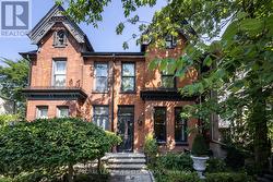 36 BOSWELL AVENUE  Toronto, ON M5R 1M4