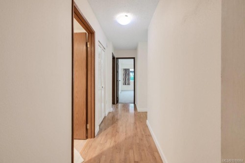 302-1039 Linden Ave, Victoria, BC - Indoor Photo Showing Other Room