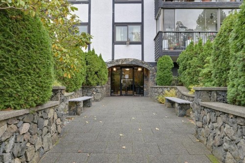 302-1039 Linden Ave, Victoria, BC - Outdoor