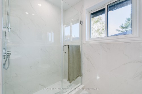 15 Prattley Drive, Toronto, ON - Indoor Photo Showing Bathroom