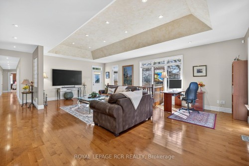 181 Queen Street S, New Tecumseth, ON - Indoor Photo Showing Living Room