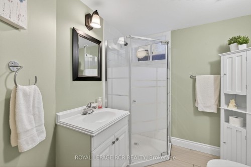 181 Queen Street S, New Tecumseth, ON - Indoor Photo Showing Bathroom