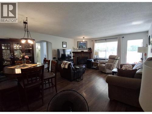 743 Okanagan Avenue Unit# 301, Chase, BC - Indoor Photo Showing Living Room