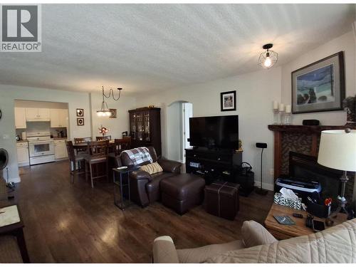 743 Okanagan Avenue Unit# 301, Chase, BC - Indoor Photo Showing Living Room