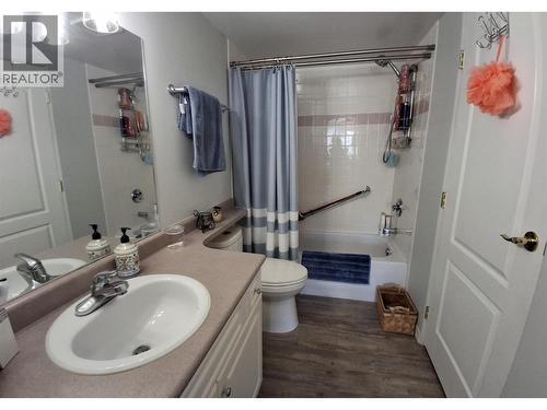 743 Okanagan Avenue Unit# 301, Chase, BC - Indoor Photo Showing Bathroom
