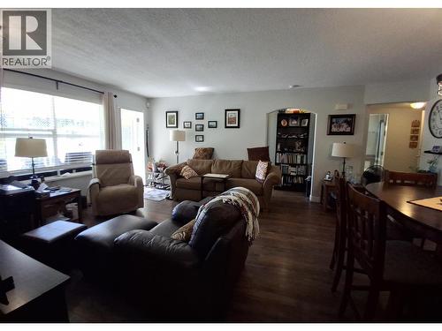 743 Okanagan Avenue Unit# 301, Chase, BC - Indoor Photo Showing Living Room
