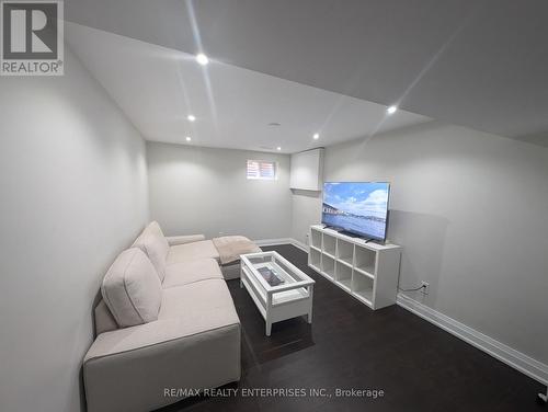 4149 Pascal Court, Mississauga, ON - Indoor