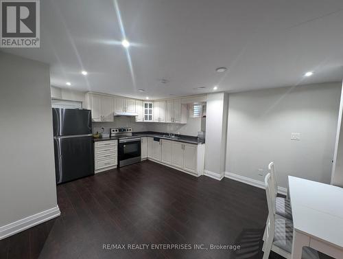 4149 Pascal Court, Mississauga, ON - Indoor Photo Showing Kitchen