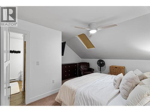 2802 Henstridge Road Unit# 2, Sorrento, BC - Indoor Photo Showing Bedroom