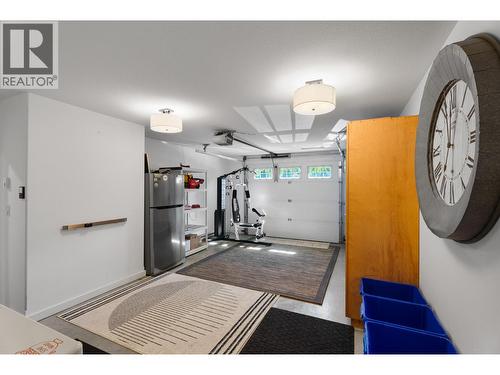 2802 Henstridge Road Unit# 2, Sorrento, BC - Indoor Photo Showing Garage