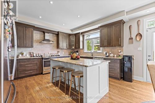 2266 Prospect Avenue, Ottawa, ON - Indoor Photo Showing Kitchen With Upgraded Kitchen