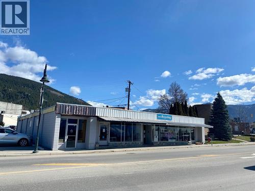 Could be 4 Seperate Front Entrances . - 116 Northwest Boulevard, Creston, BC 