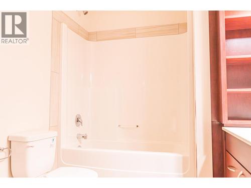 2032 86 Avenue Unit# 1201, Dawson Creek, BC - Indoor Photo Showing Bathroom