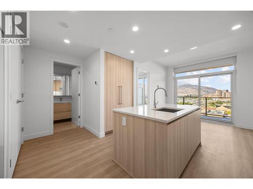 1626 Water Street Unit# 801, Kelowna, BC - Indoor Photo Showing Kitchen