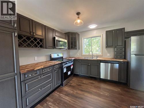 232 2Nd Street, Frobisher, SK - Indoor Photo Showing Kitchen With Double Sink
