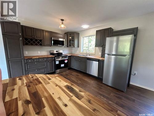 232 2Nd Street, Frobisher, SK - Indoor Photo Showing Kitchen With Double Sink