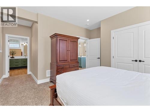 345 Feathertop Way, Big White, BC - Indoor Photo Showing Bedroom