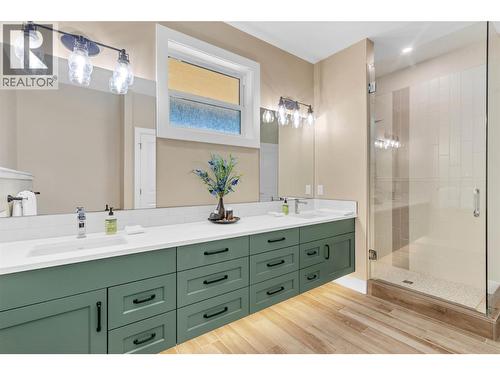 345 Feathertop Way, Big White, BC - Indoor Photo Showing Bathroom