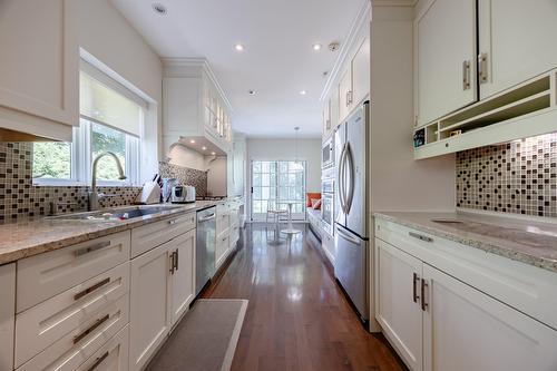 Kitchen - 33 Rue Thurlow, Hampstead, QC - Indoor Photo Showing Kitchen With Double Sink With Upgraded Kitchen