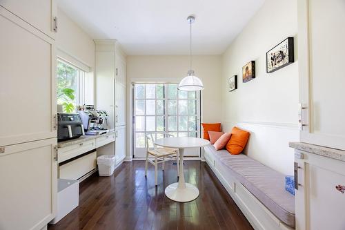 Dinette - 33 Rue Thurlow, Hampstead, QC - Indoor