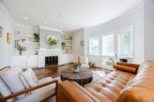 Living room - 33 Rue Thurlow, Hampstead, QC - Indoor Photo Showing Living Room