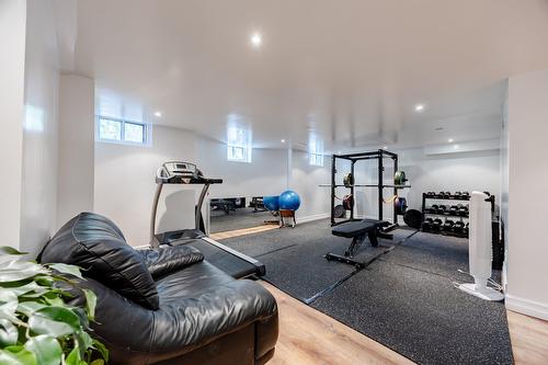 Family room - 33 Rue Thurlow, Hampstead, QC - Indoor Photo Showing Gym Room