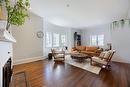 Living room - 33 Rue Thurlow, Hampstead, QC  - Indoor Photo Showing Living Room 